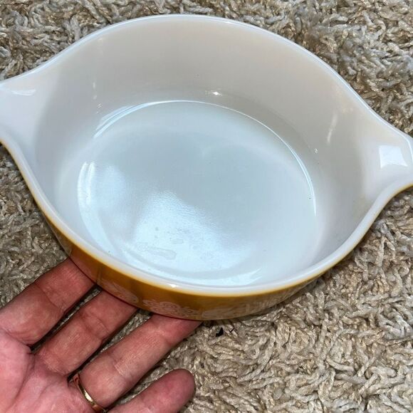 Vintage Pyrex "Gold Butterfly" Lidless Small Casserole Dish - Picture 9 of 10